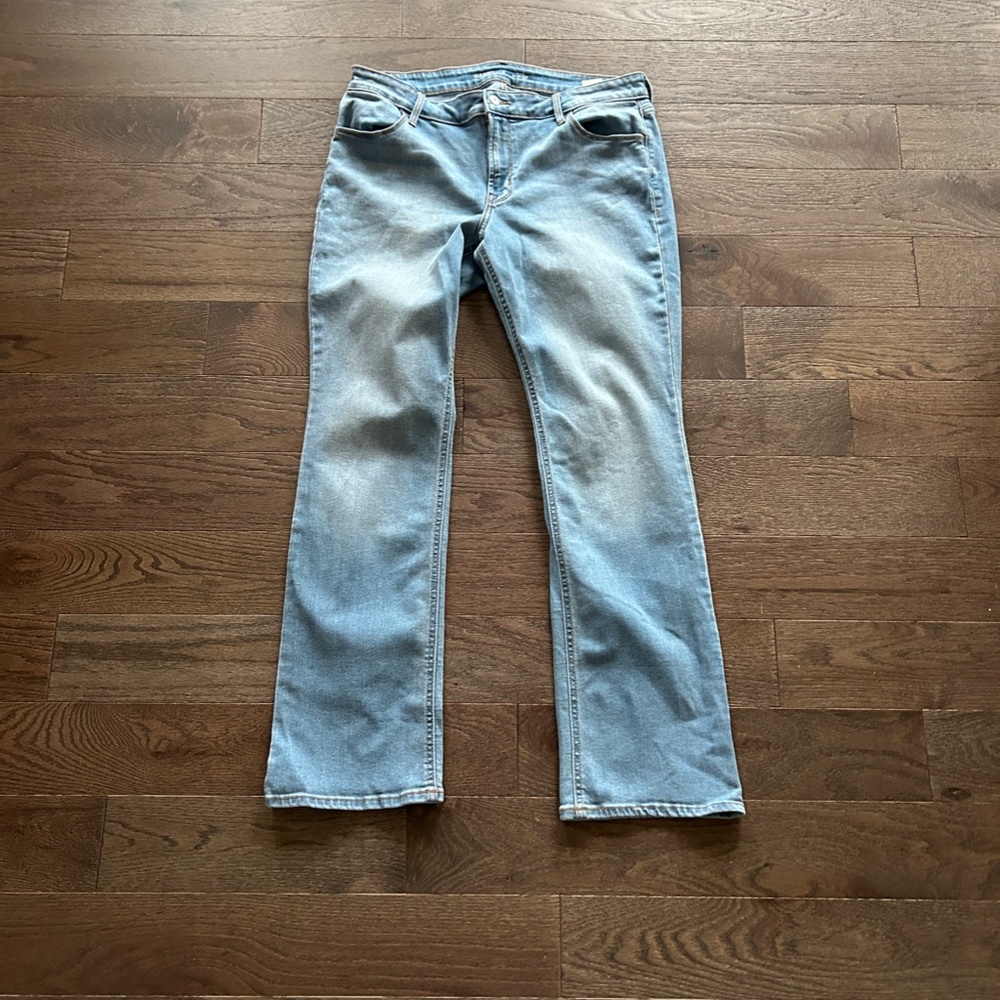 Old Navy mid-rise bootcut jeans - size 14